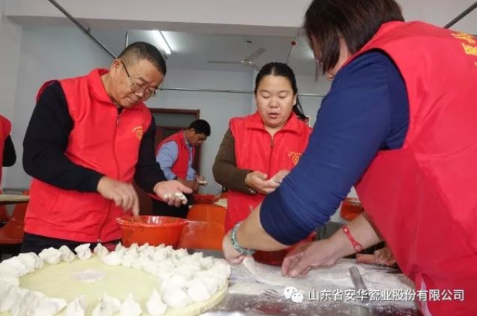 關(guān)愛(ài)老年人，歡慶十九大 